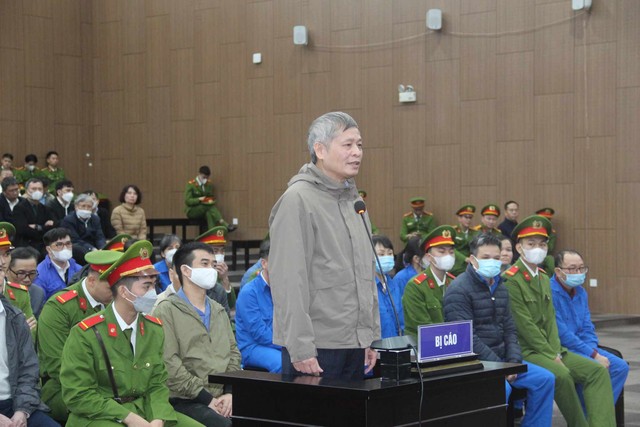 Vụ án Việt Á: "Cành đào tết" tặng cựu thứ trưởng 50.000 USD hay 100 triệu đồng?- Ảnh 1.