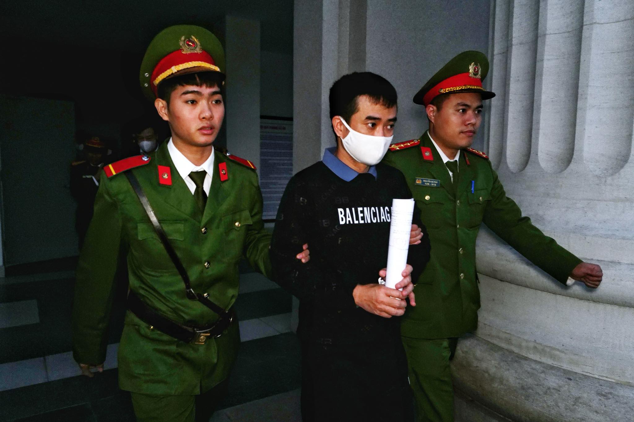 Phan Quốc Việt rời phiên toà ngày 5/1. Ảnh: Ngọc Thành