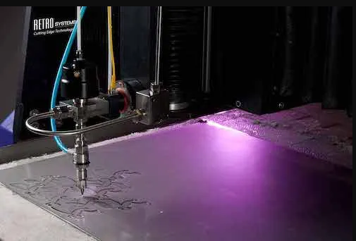 Máy cắt tia nước CNC